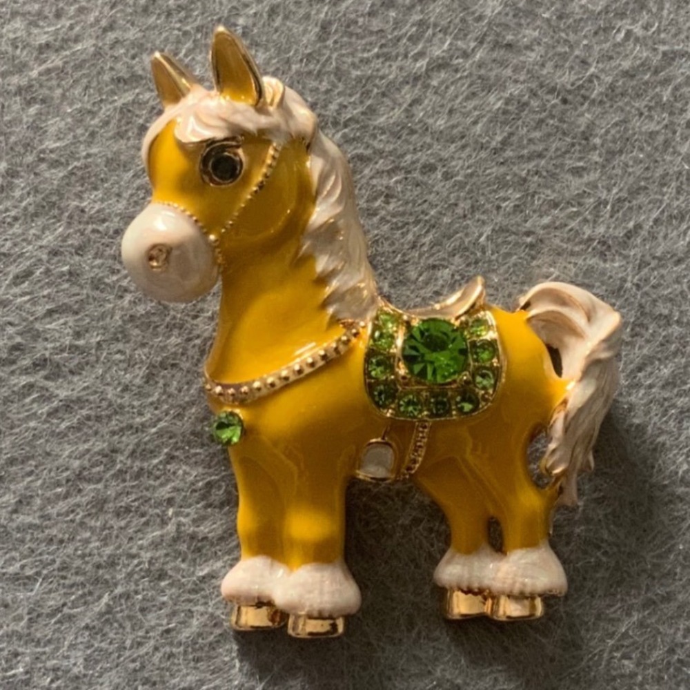 Vintage Style Gold Tone Textured Back Yellow Enamel Horse Pony Brooch Pin